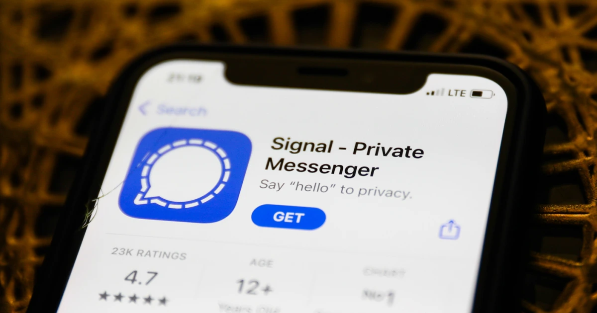 How can I chat securely with Signal?